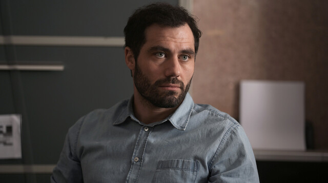 Romain Valant (Th&eacute;o Costa-Marini) ist pers&ouml;nlich in den Fall involviert.