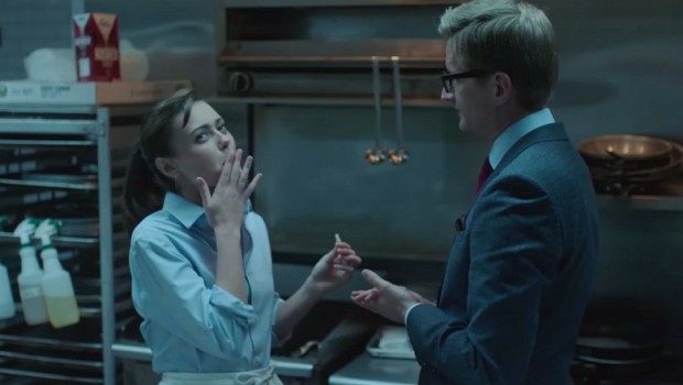 Howard (Paul Sparks) verschafft Tess (Ella Purnell) ihr sinnlich-kulinarisches Erweckungserlebnis - den Zuschauer bleibt diese Ebene der Romanadaption vorenthalten