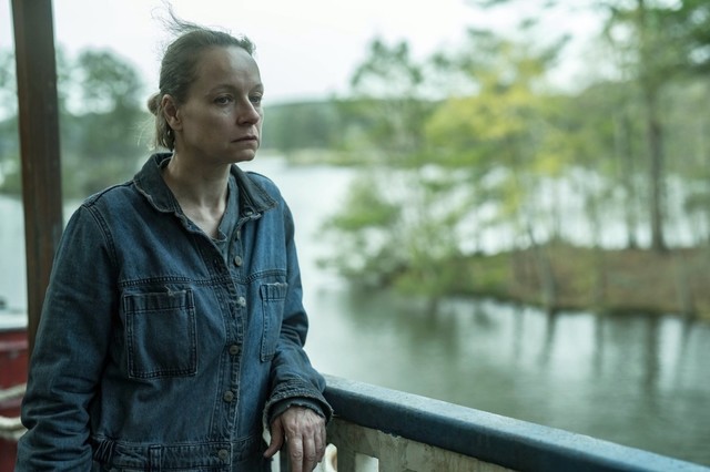 Samantha Morton als Dee
