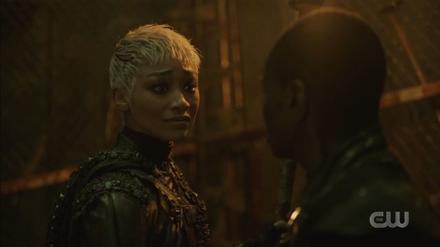 Gaia (Tati Gabrielle) ist zurück.