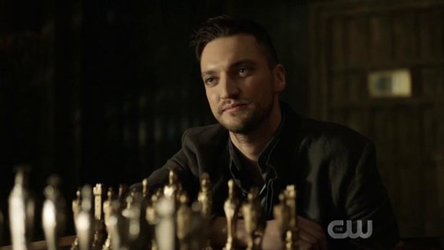 Murphy (Richard Harmon) lässt sich auf Sheidhedas Spiel ein.