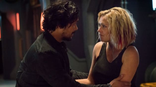 Bellamy (Bob Morley) und Clarke (Eliza Taylor) verband eine besondere Beziehung.