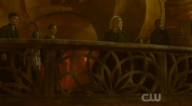 Clarke (Eliza Taylor) legt neue Regeln fest.