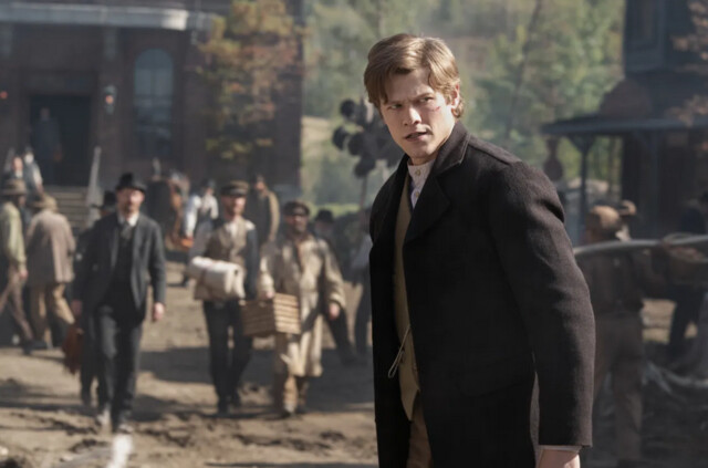 Lucas Till als Garret Van Ness