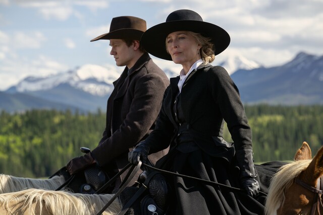 Die Mutter gibt die Richtung vor: Garrett van Ness (Lucas Till) verteidigt Constance bedingungslos.