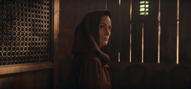 Jedi-Legende im Kantinenzwielicht: Indara (Carrie-Anne Moss) muss unerwartet um ihr Leben fürchten.
