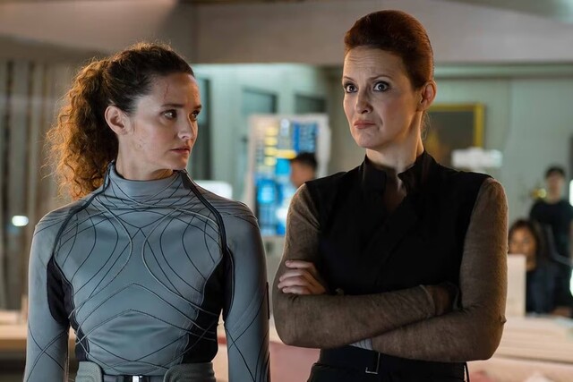 Lt. Sharon Garnet (Christie Burke) und Evelyn Maddox (Jelena Stupljanin) müssen in Staffel 2 für ihr Überleben zusammenarbeiten.
