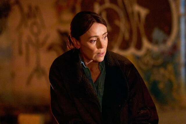 Keeley Hawes als Julie