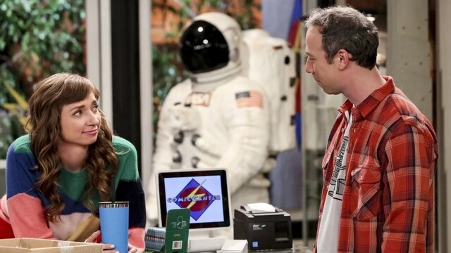 Denise (Lauren Lapkus) mit Stuart (Kevin Sussman) in "The Big Bang Theory".