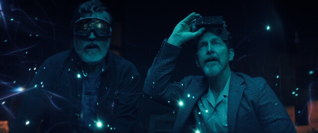 Sam (Alfred Molina, l.) und Wally (Denis O'Hare) kommen aus dem Staunen nicht heraus.