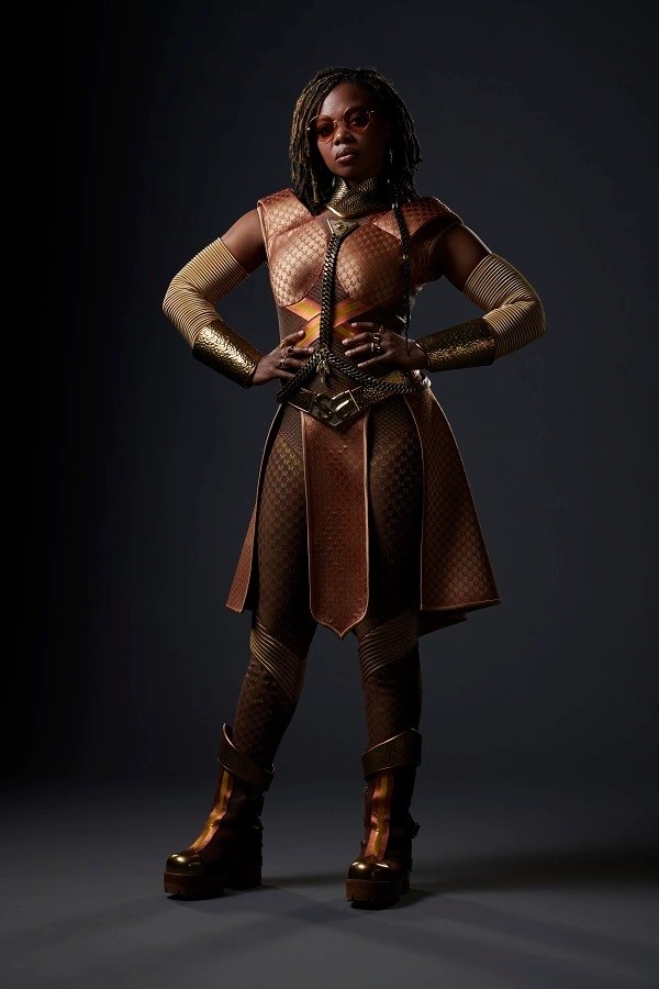 Susan Heyward als Sister Sage