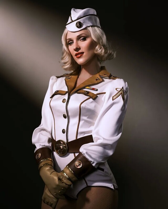 Elizabeth Posey als Private Angel