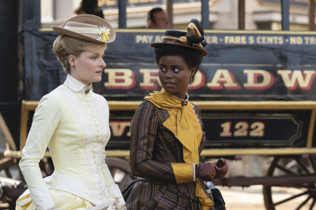 Suchen beide ihren Platz im Leben: Marian Brooks (Louisa Jacobson) und Peggy Scott (Denée Benton)