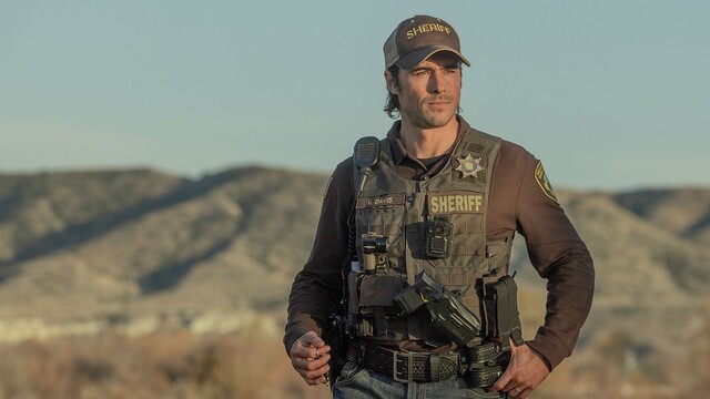 Ben Schnetzer als Van Davis