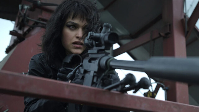 Eve Harlow als Auftragskillerin Ellen