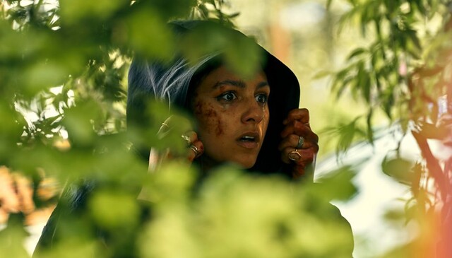 Die ramponierte Rani (Rhianne Barreto) in der dritten Staffel von "The Outlaws"