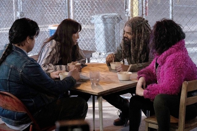 Eugene (Josh McDermitt), Yumiko (Eleanor Matsuura), Ezekiel (Khary Payton) und Princess (Paola Lázaro)