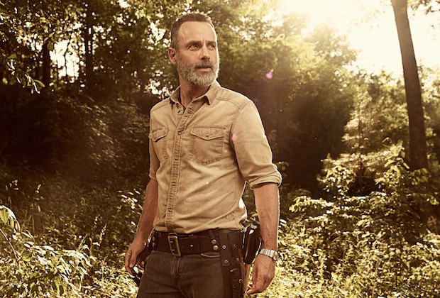 Die neunte Staffel wird zugleich die letzte für Andrew Lincoln und damit auch für Sheriff Rick Grimes sein. Wie sein Charakter die Welt von "The Walking Dead" verlassen wird, ist aber noch unklar. Und wird er davor das Andenken an seinen Sohn in Ehren halten und für ein friedliches Zusammenleben mit allen Communities sorgen?