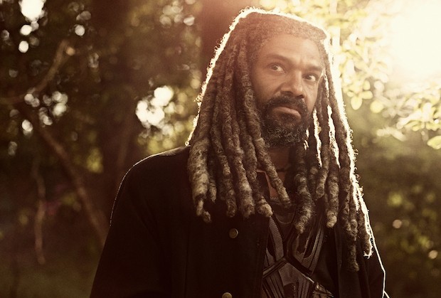 Nachdem König Ezekiel (Khary Payton) in der letzten Staffel herbe Verluste hinnehmen musste, war sein Optimismus erstmals gebremst. Wird die neue Beziehung zu Carol (Melissa McBride) ihn wieder positiver stimmen?