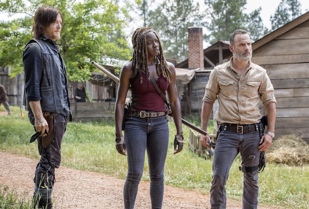 Noch stehen Daryl (Norman Reedus), Michonne (Danai Gurira) und Rick (Andrew Lincoln) auf derselben Seite. Aber bereits gegen Ende der letzten Staffel hatte sich angedeutet, dass Daryl mit den Entscheidungen seines besten Freundes nicht immer einverstanden ist.