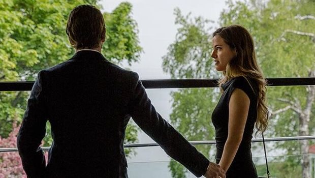 "The Girlfriend Experience" ist alles andere als romantisch verklärt inszeniert: Christine (Riley Keough, l.) auf Entfernung zu Kunde Jake (Andy McQueen)