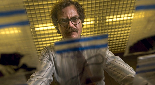 Ausnahmespion Martin Kurtz (Michael Shannon) hat in den Überresten eines Bombenanschlags das Erkennungszeichen von Khalil Al-Khadar gefunden.