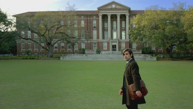 In der magischen Schule Brakebills kann Quentin (Jason Ralph) endlich wieder frei atmen