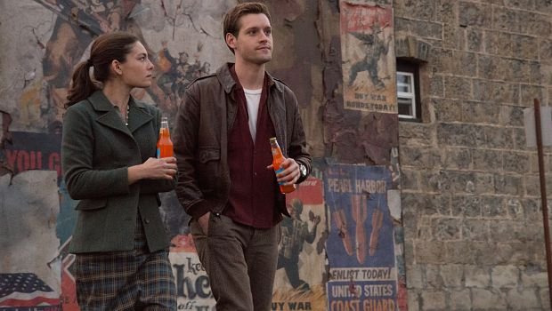Treffen sich in ungewisser Mission im Niemandsland: Juliana (Alexa Davalos) und Joe (Luke Kleintank)...