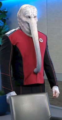 Patrick Warburton als Lt. Tharl