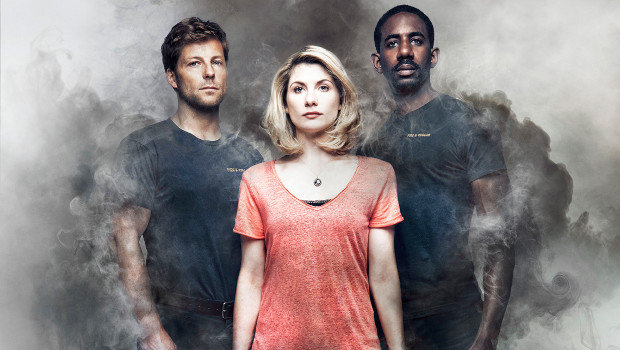 Kev Allison (Jamie Bamber, l.) mit seiner Lebensgefährtin Trish (Jodie Whittaker) und bestem Kumpel Mal Milligan (Rhashan Stone).