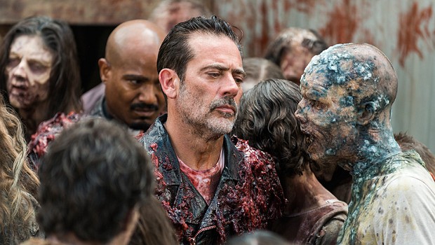 Gabriel (Seth Gilliam) und Negan (Jeffrey Dean Morgan) in der Episode "Die Beichte"