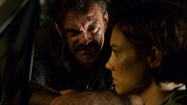 Simon (Steven Ogg) stoppt Maggie (Lauren Cohan)