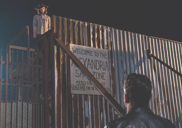 Wer sitzt bei der Verhandlung zwischen Negan (Jeffrey Dean Morgan) und Carl ( Chandler Riggs) am längeren Hebel?
