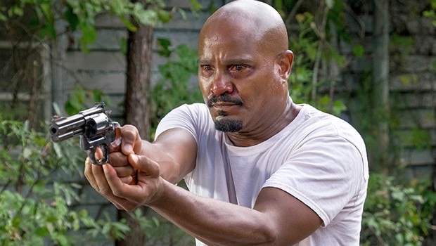 Um die Augen von Father Gabriel (Seth Gilliam) ist es schlecht bestellt...