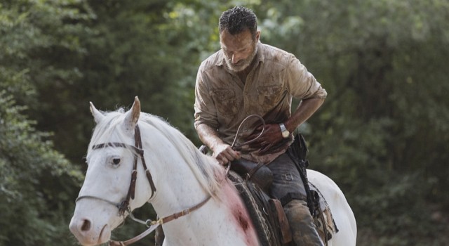 Rick (Andrew Lincoln) verliert immer wieder das Bewusstsein