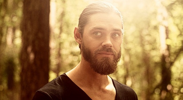 Jesus (Tom Payne)