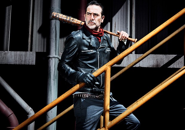 Negan (Jeffrey Dean Morgan), der gefürchtete und psychopatische Anführer der Saviors ist der wohl bisher brutalste Antagonist in der Serie. Seine größte Schwäche ist aber seine blinde Arroganz, denn während er sich noch siegessicher wähnt, braut sich unter ihm der Widerstand zusammen. Wird Staffel acht das Ende der Negan Ära einläuten?