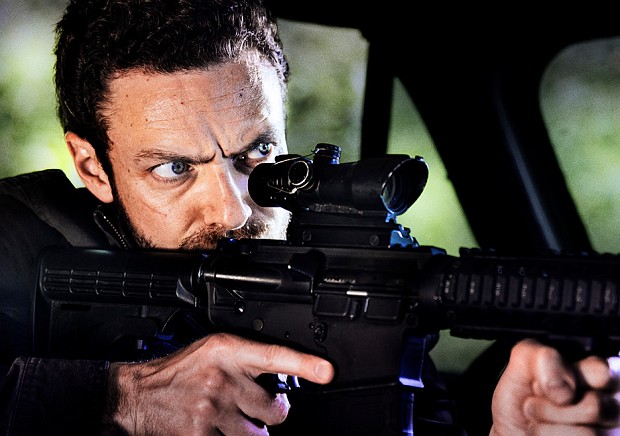 Aaron (Ross Marquand) ist im Laufe der siebten Staffel ein fester Bestandteil der Gruppe um Rick geworden und will trotz der Bedenken seines Freundes Eric helfen Negan zu Fall zu bringen.
