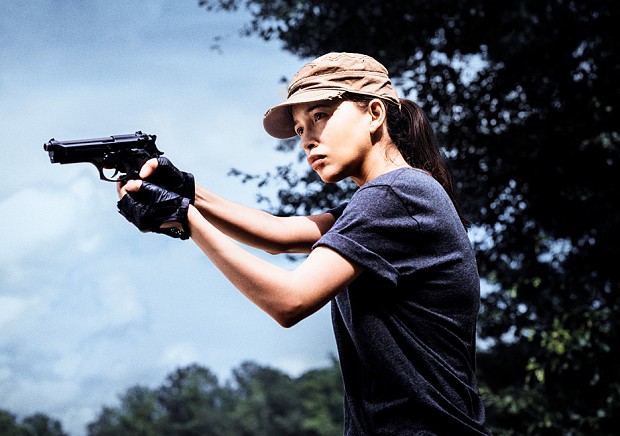 Nach Abrahams Tod wird Rosita (Christian Serratos), die wohl fähigste weibliche Kämpferin in Ricks Gruppe zunehmend von ihrem Gedanken an Rache verzehrt. Allerdings schlug ihr Angriff auf Negan fehl und führte zu noch mehr Blutvergießen. Mehr als alle anderen ist sie geschockt von Eugenes Verrat, da er ihr ein wahrer Freund gewesen ist.