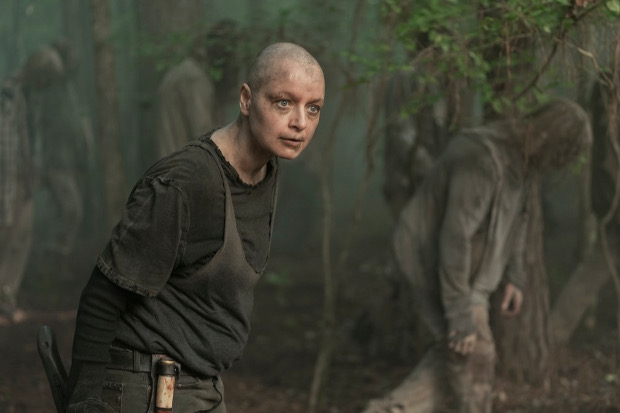 Alpha (Samantha Morton) sinnt auf Rache.