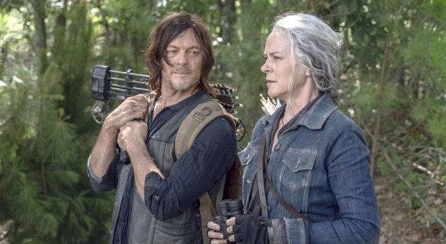 Daryl (Norman Reedus) hält ein Auge auf Carol (Melissa McBride).