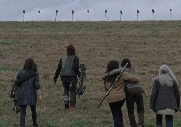 Yumiko (Eleanor Matsuura), Daryl (Norman Reedus), Michonne (Danai Gurira), Siddiq (Avi Nash) und Carol (Melissa McBride) müssen eine grausame Entdeckung machen.