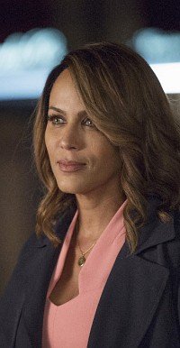 Ari Nicole Parker als die mysteriöse Vanessa Anders in "Time after Time"