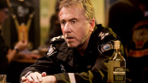 Jim Worth (Tim Roth) in einer Bar im einsamen Kampf gegen seine Dämonen