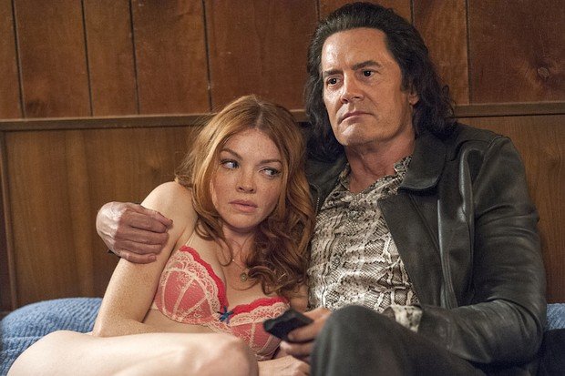 Coopers Doppelgänger (Kyle MacLachlan) ist nicht nett zu Darya (Nicole LaLiberte) - und auch sonst zu niemandem.