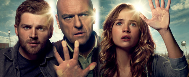 Unter der unsichtbaren Kuppel: Barbie (Mike Vogel), Big Jim (Dean Norris) und Angie (Britt Robertson)