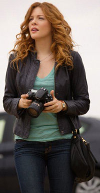 Die Journalistin Julia Shumway (Rachelle Lefevre) auf Recherchetour.