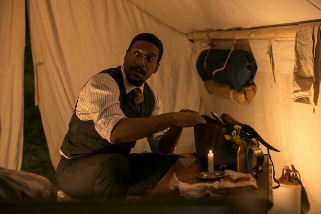 Ein Arzt für Independence: Dr. Tann (Jocko Sims) sucht (und findet) im Laufe der Staffel nicht nur die Liebe, sondern auch Nachschub an Malaria-Medizin.