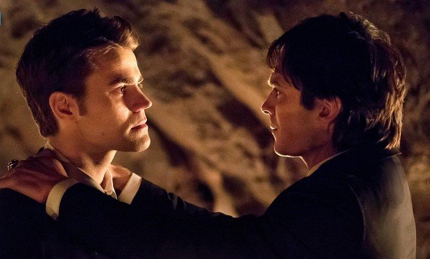 Die Brüder Stefan (Paul Wesley) und Damon (Ian Somerhalder) streiten auch im Finale wieder darum, wer sich nobel selbst opfern darf.