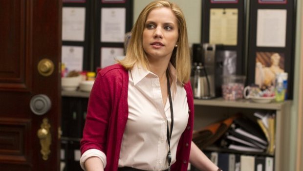 Unterschreibt gerne Kondolenzkarten: Stabschefin Amy (Anna Chlumsky)